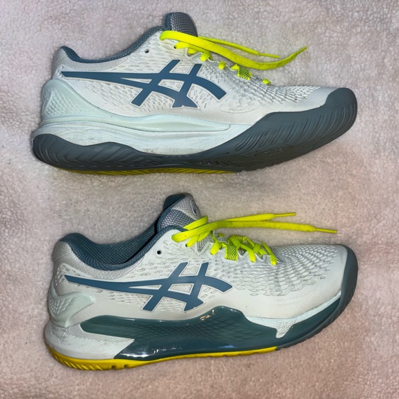 Asics Tennis Sneakers- Gel resolution 9, Size 7 WIDE - Picture 2 of 5